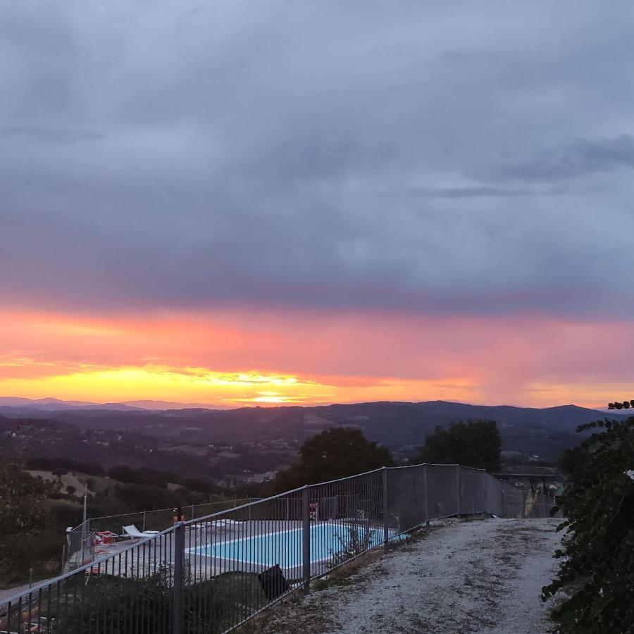 Agriturismo Borgo San Benedetto Villa Pietralunga  Exteriör bild