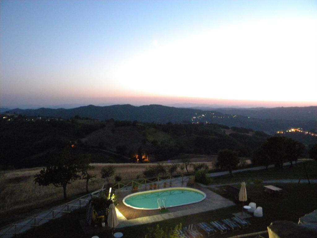 Agriturismo Borgo San Benedetto Villa Pietralunga  Exteriör bild