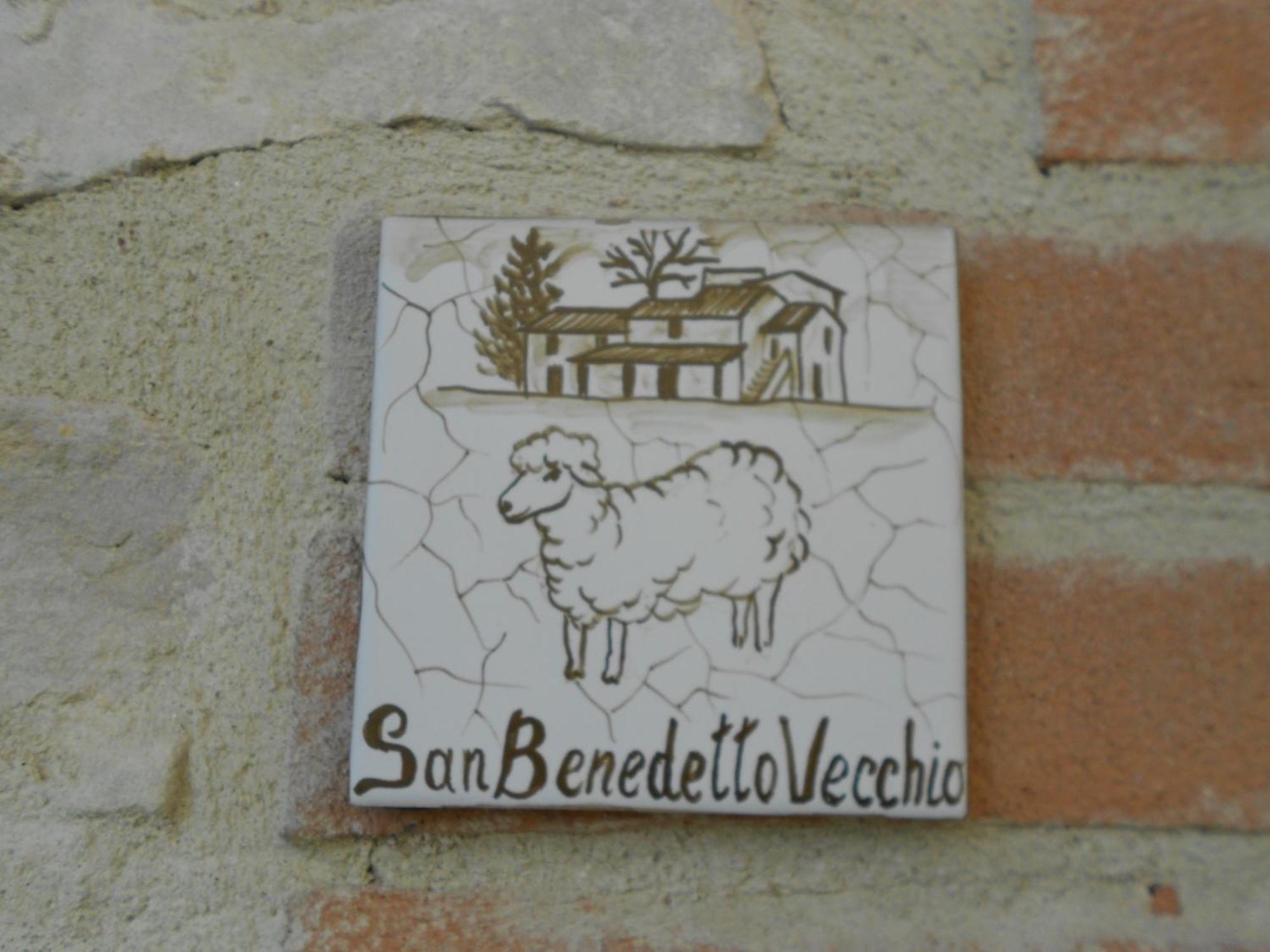 Agriturismo Borgo San Benedetto Villa Pietralunga  Exteriör bild